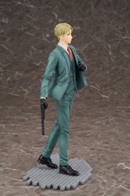 Loid Forger 1/7 Figure -- Spy x Family