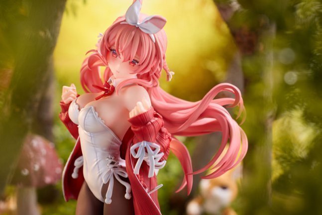 White Rabbit 1/7 Figure Illustrated by Rosuuri
