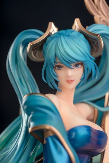 Maven of the Strings Sona 1/7 Figure -- League of Legends