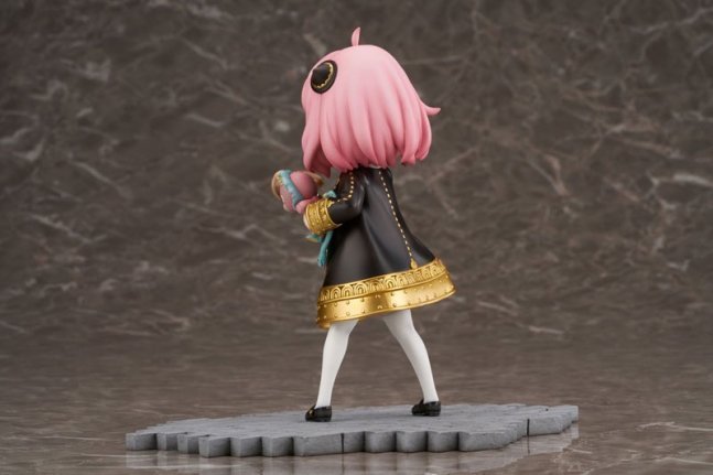 Anya Forger 1/7 Figure -- Spy x Family