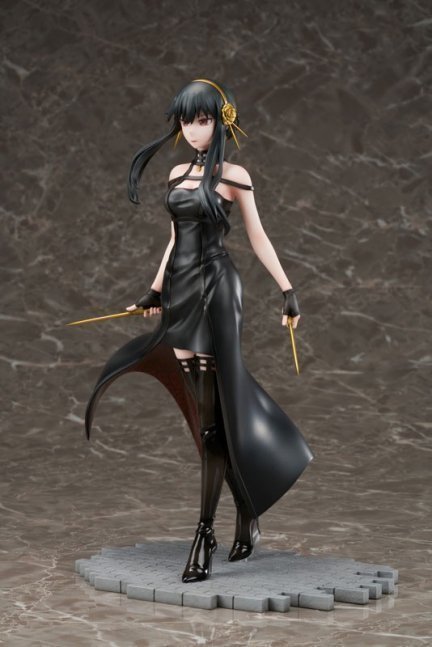 Yor Forger 1/7 Figure -- Spy x Family
