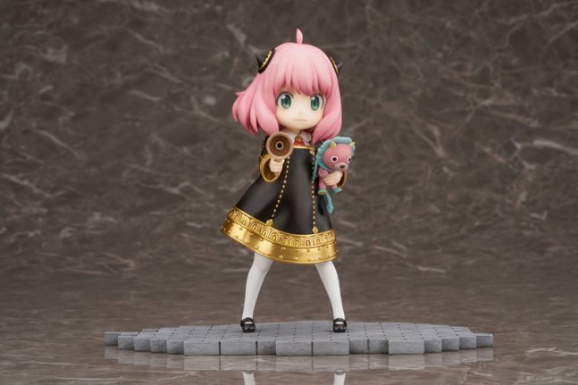 Anya Forger 1/7 Figure -- Spy x Family