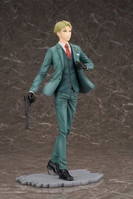 Loid Forger 1/7 Figure -- Spy x Family