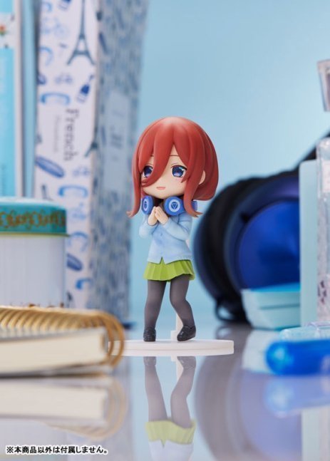 Miku Nakano Mini-Figure -- The Quintessential Quintuplets SS