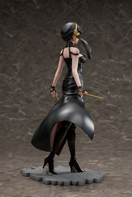 Yor Forger 1/7 Figure -- Spy x Family