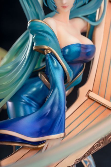 Maven of the Strings Sona 1/7 Figure -- League of Legends