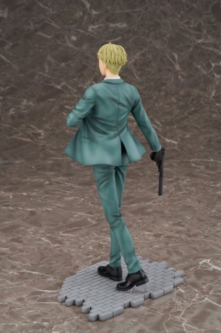 Loid Forger 1/7 Figure -- Spy x Family