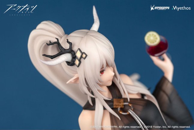 Shining 1/10 Figure Summer Time Ver. -- Arknights
