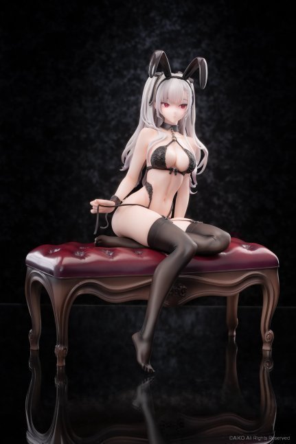 Tana Black Bunny Girl 1/7 Figure