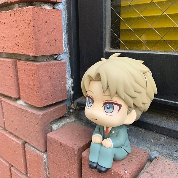 Loid Forger LookUp Figure -- Spy x Family