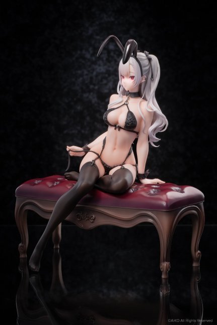 Tana Black Bunny Girl 1/7 Figure