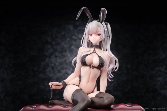 Tana Black Bunny Girl 1/7 Figure